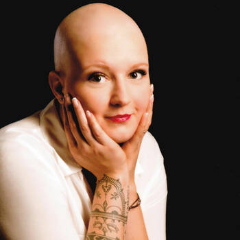 Lena erkrankte mit 23 an Brustkrebs und möchte rebskranken Menschen Mut machen