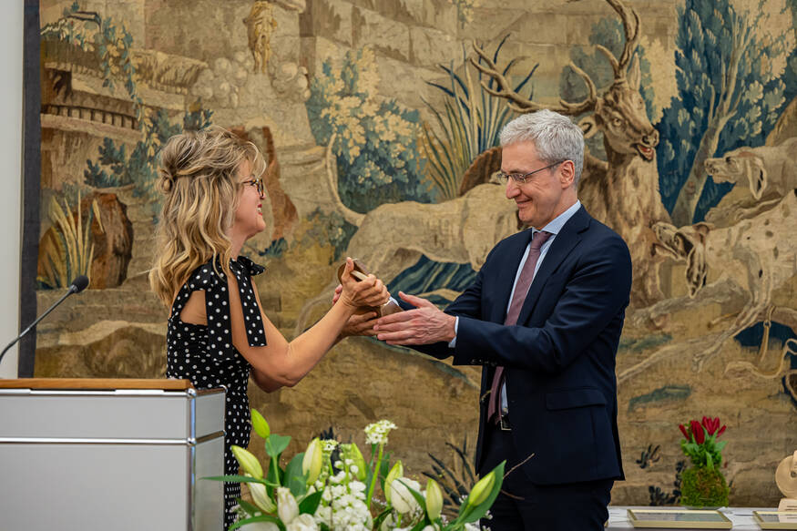 Deutsche Krebshilfe Preis 2023: Anne-Sophie Mutter, Präsidentin der Deutschen Krebshilfe, mit Professor Dr. Jürgen Wolf