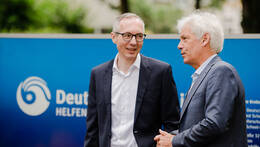 Vorstand der Deutschen Krebshilfe: Gerd Nettekoven (Vorsitzender, rechts) und Dr. Franz Kohlhuber (Foto: Regina Brodehser/Deutsche Krebshilfe)