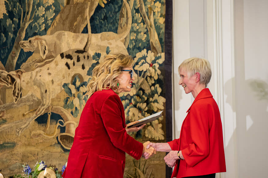 Zum ersten Mal wurde in diesem Jahr die Deutsche Krebshilfe Medaille verliehen. Die Preisträgerin: Maria Haß für ihr besonderes Engagement für Patienten.